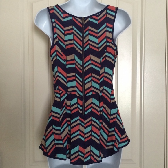 SOLD✨B1G1 FREE✨ Peplum Chevron Sleeveless Top - Picture 4 of 4