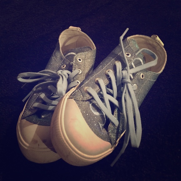 Guess tennis shoes