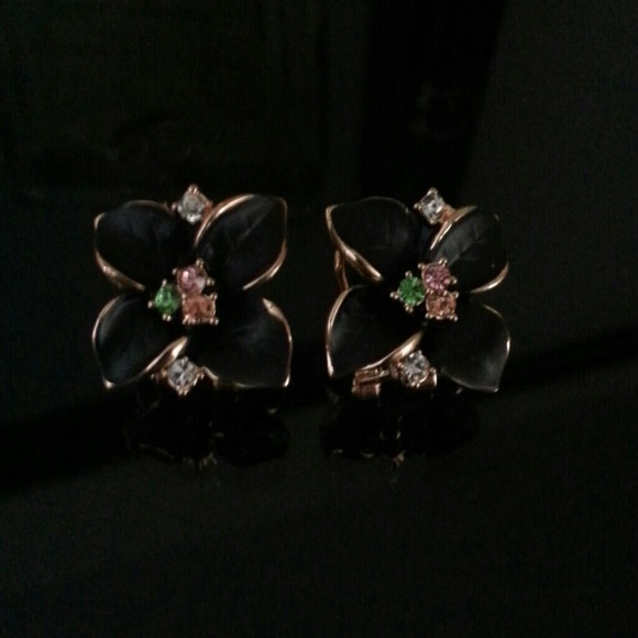 stud earrings