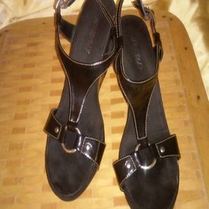 Black wedges