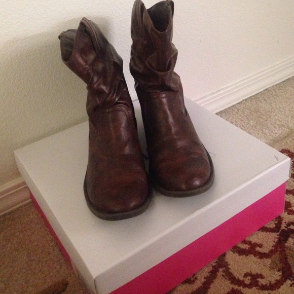 Cowgirl boots - Picture 1 of 1
