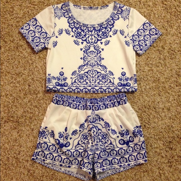 Dresses & Skirts - Blue white shirt sleeve floral set