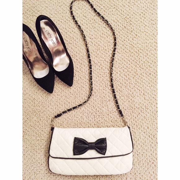 Handbags - 🚫 Bundled! 🚫 Quilted Faux Leather Purse