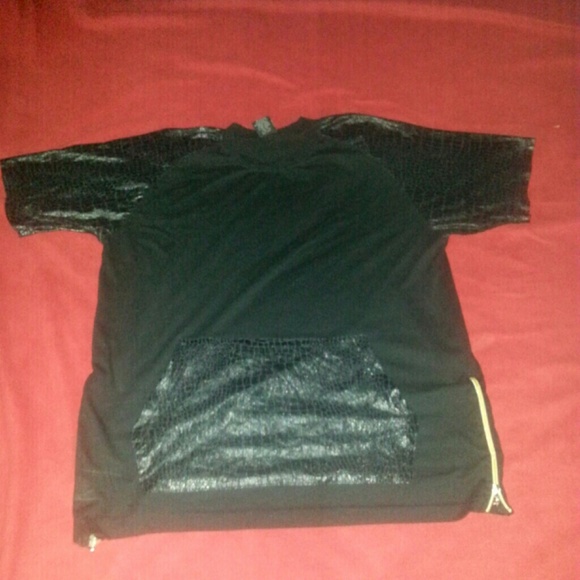 Black & Gold T-Shirt.