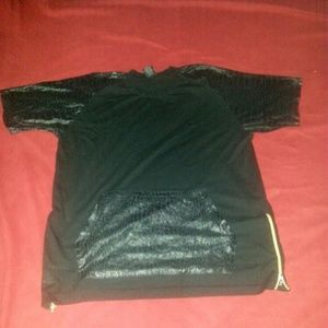Black & Gold T-Shirt.