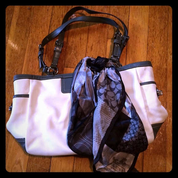 Cute white and gray coach bag with matching scarf
