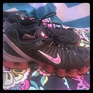 {Nike} Pink & Black Shox