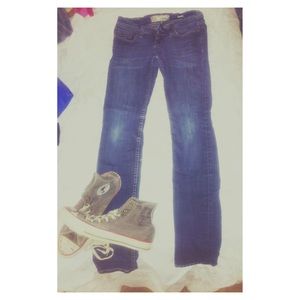 Buckle Skinny Stella Jeans size 25R❗️❗️