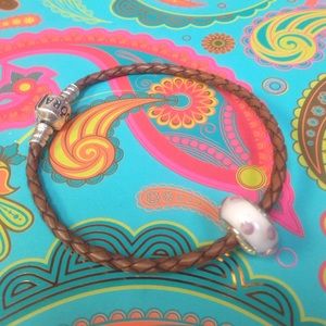 💗Authentic Pandora leather bracelet w/ charm💗