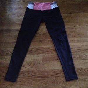 Lululemon leggings size 4, excellent condition