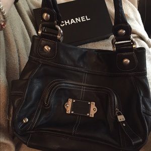 B. Makowsky genuine leather purse EUC silver hrdwr