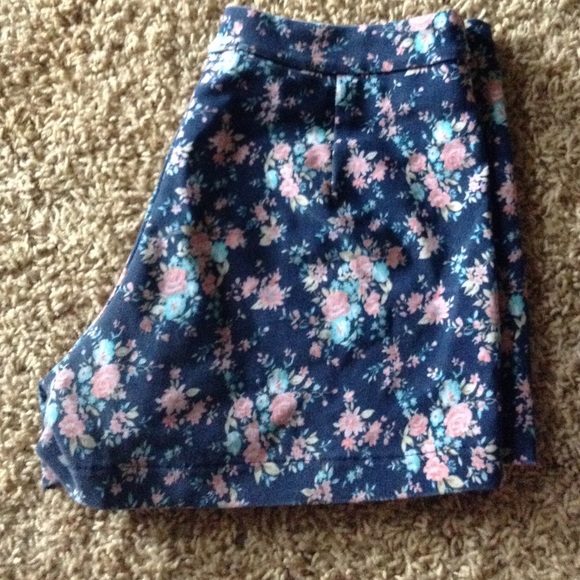 Blue Floral print high waisted shorts. From Belks