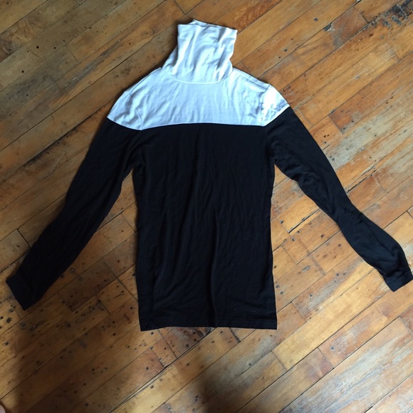 Black and white Banana Republic turtleneck