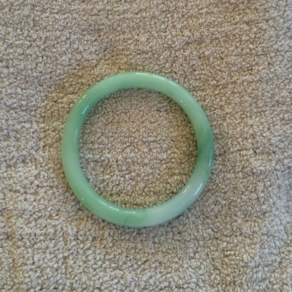 MACYS GENUINE JADE BRACLET