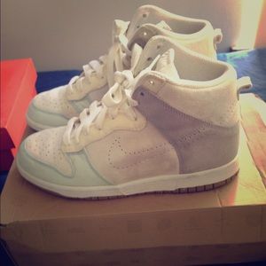 High top Nike dunks- Women's size 7.5