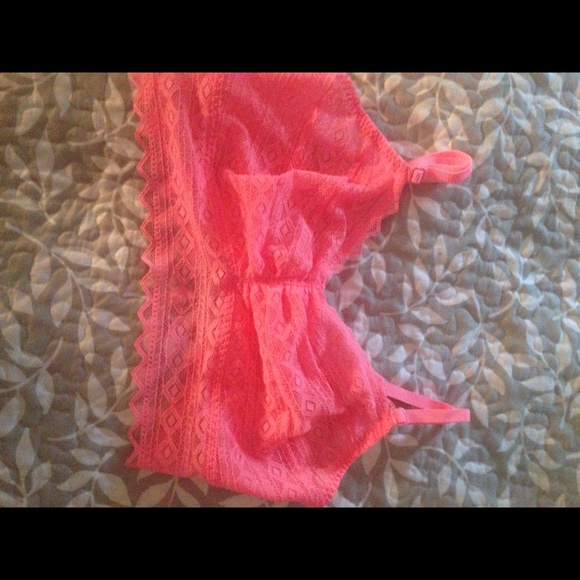 Never worn PINK lace brallete