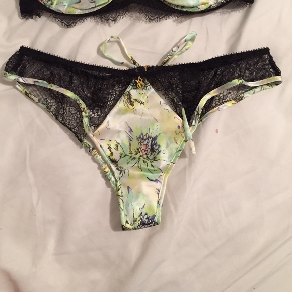 Special edition Victoria's Secret lingerie - Picture 2 of 4