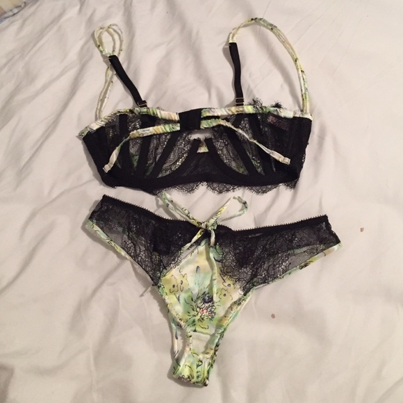 Special edition Victoria's Secret lingerie - Picture 4 of 4