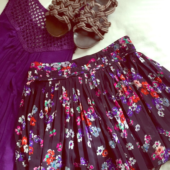 American Eagle Outfitters Dresses & Skirts - 💥HOST PICK💥 AE pleated floral skirt