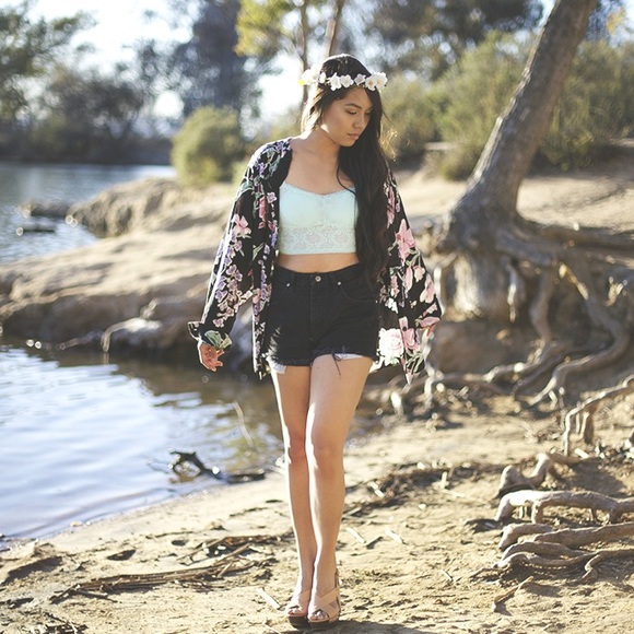 NWOT Black Floral Kimono - Picture 3 of 4