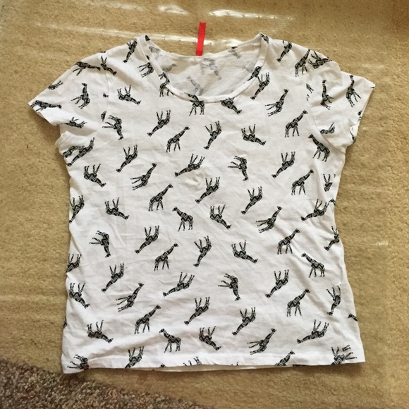 Giraffe print white top 😍😍