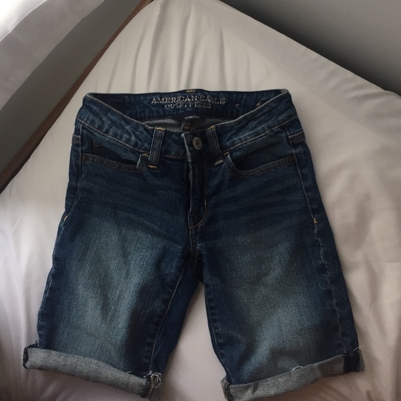 American Eagle Capri shorts