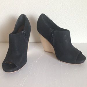 Steve Madden black wedges