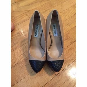 Beautiful quilt Steve Madden pumps