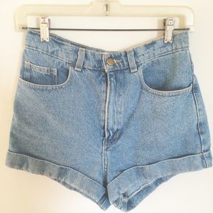 //AA High Waist Shorts Medium Wash//