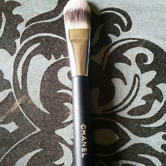 Chanel  Accessories - Chanel makeup brush