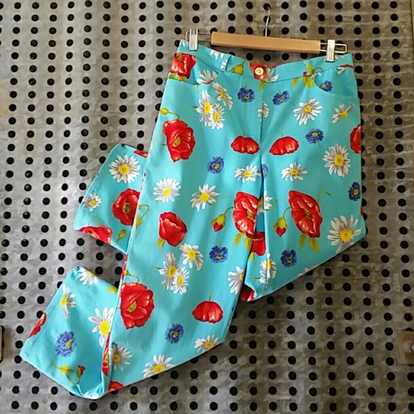 St. John Capri Pant - Picture 1 of 4