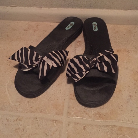 Slide on shoes - Picture 2 of 2