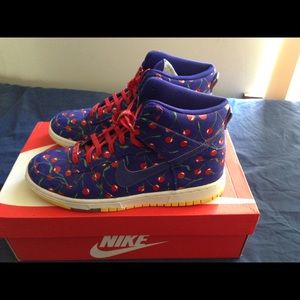 Women's Nike High top Cherry Dunk (2009)