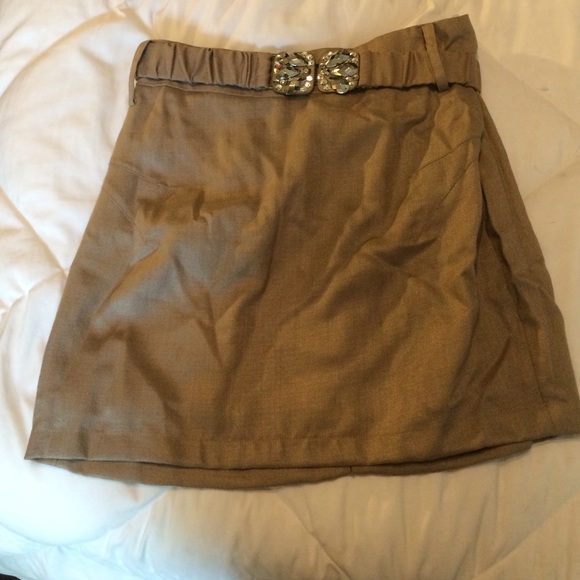 Brown skirt with embellished belt