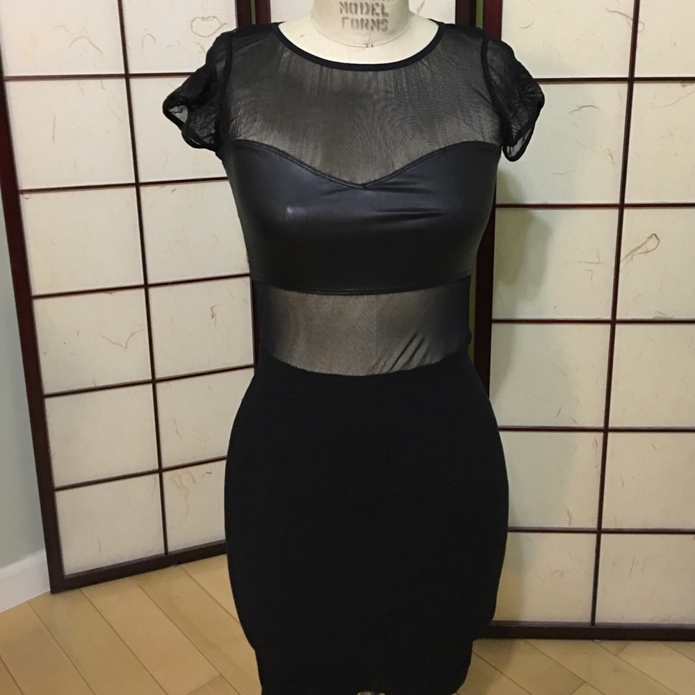 Bebe small mesh panel body dress