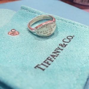 Tiffany & Co return to Tiffany oval ring