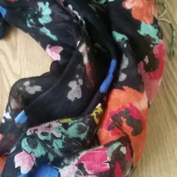 Scarf - Picture 2 of 3