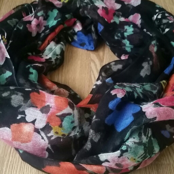 Scarf - Picture 3 of 3