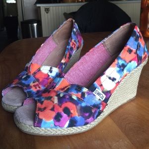 TOMS Floral Wedges, Size 9