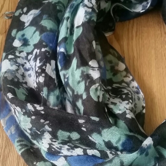 Scarf - Picture 2 of 3