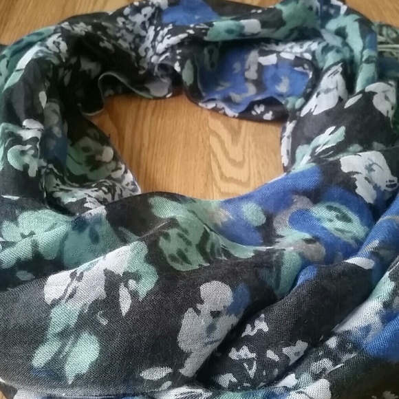 Scarf - Picture 3 of 3