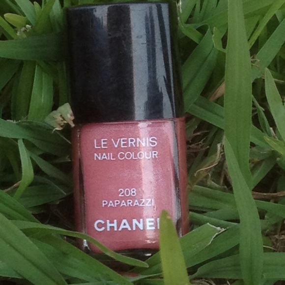 Chanel le vermis nail color 208 paparazzi