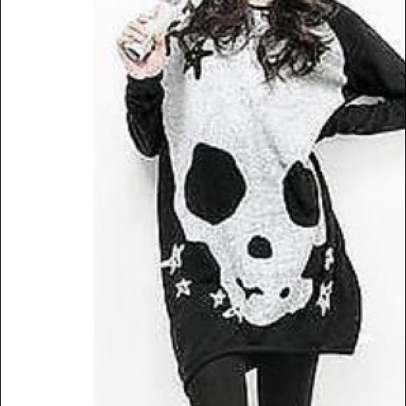 Sweaters - Long skull sweater✳️✳️