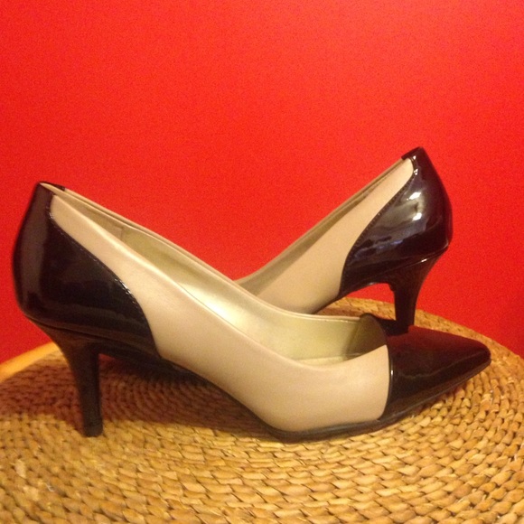 Bandolino Shoes - Two tone leather shoes in black and cream