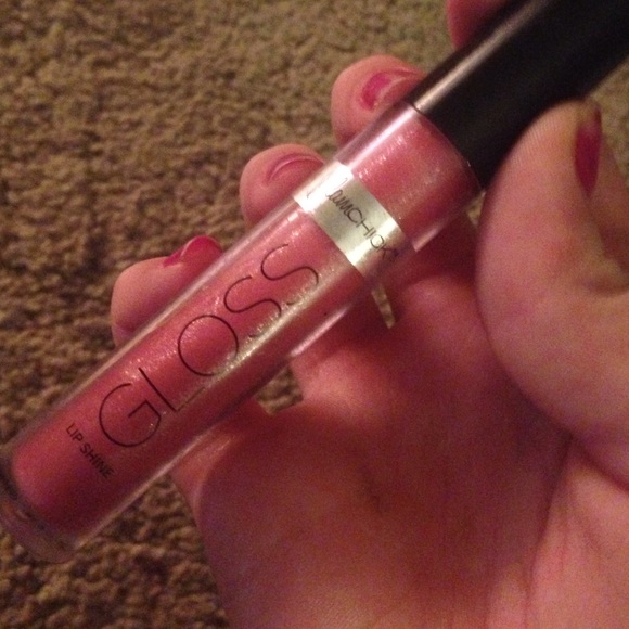 GlamChic lip shine in sheer bliss