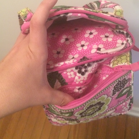 small Vera Bradley crossbody - Picture 2 of 4