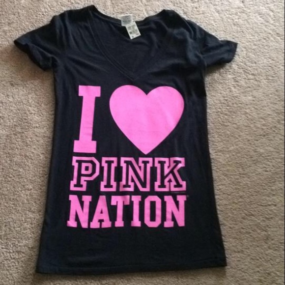 Nwt vs pink shirt