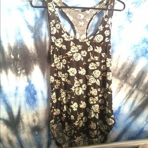 Black tank shirt with roses on it and cute pocket