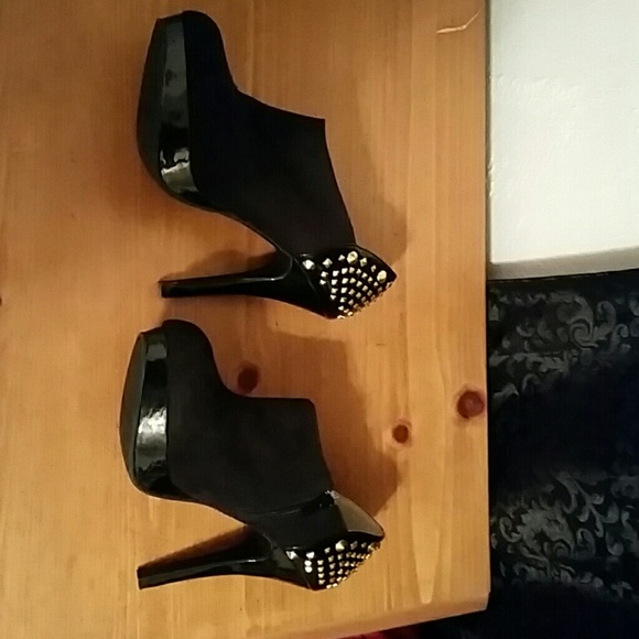 BOOTIES - Picture 2 of 3