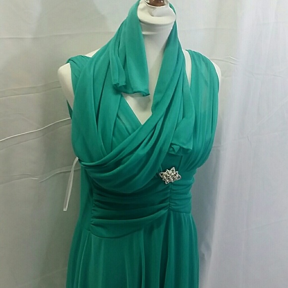 Green evening dress - Picture 3 of 7